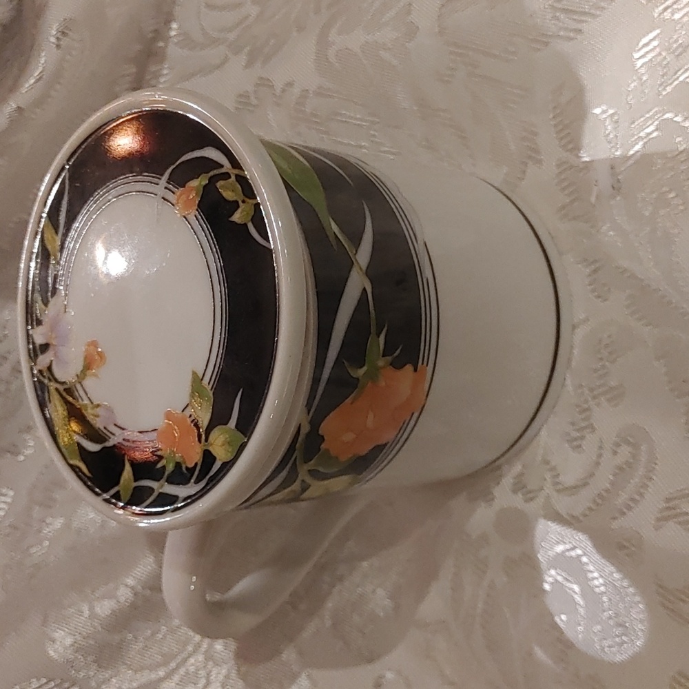 5/$20 Teacup with Lid